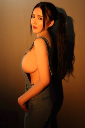 丁香五月亚洲第一次_无删减在线播放