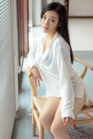 舌头慢慢伸进她下面_超清在线观看